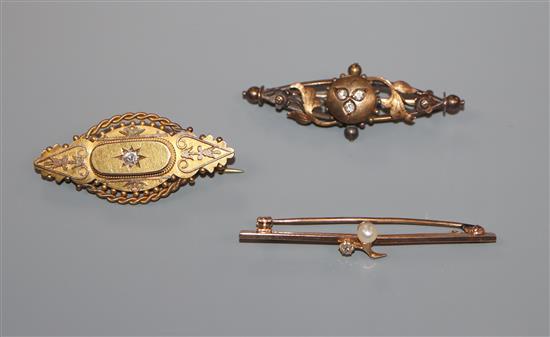 Three assorted Edwardian 15ct gold and gem set bar brooches, gross 10.9 grams.